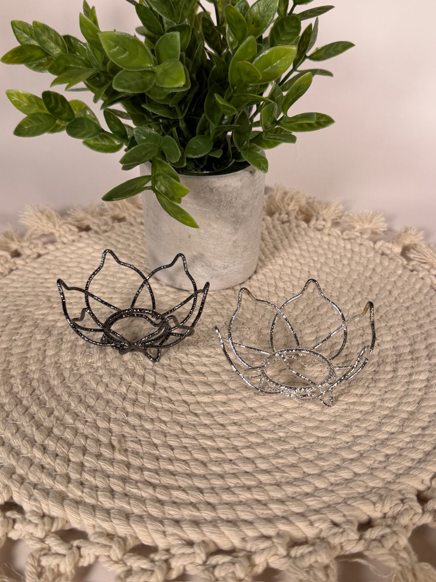 Lotus sphere stand