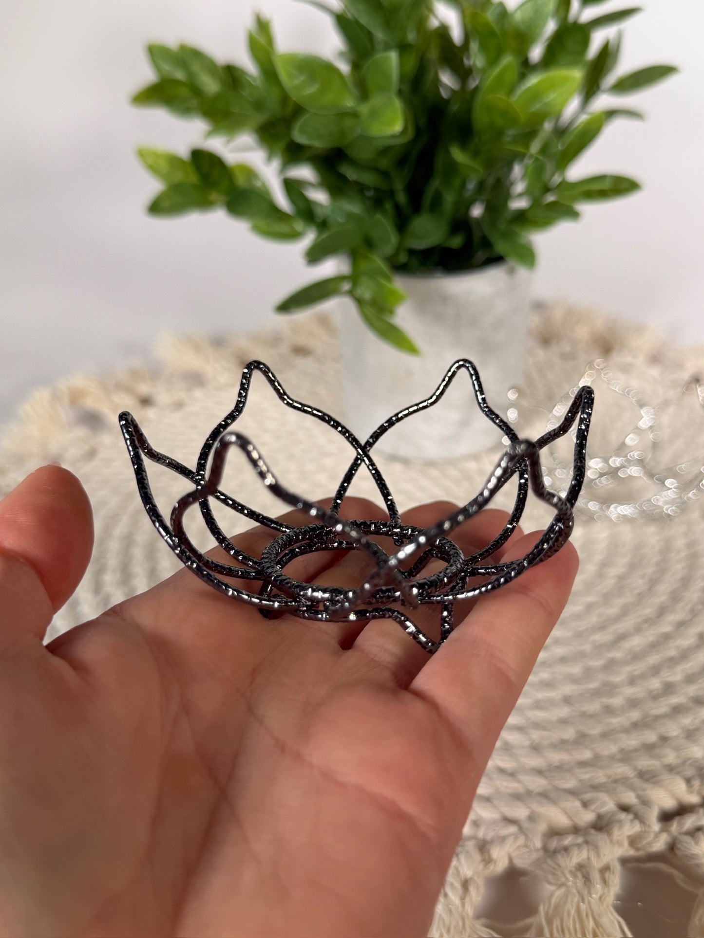 Lotus sphere stand