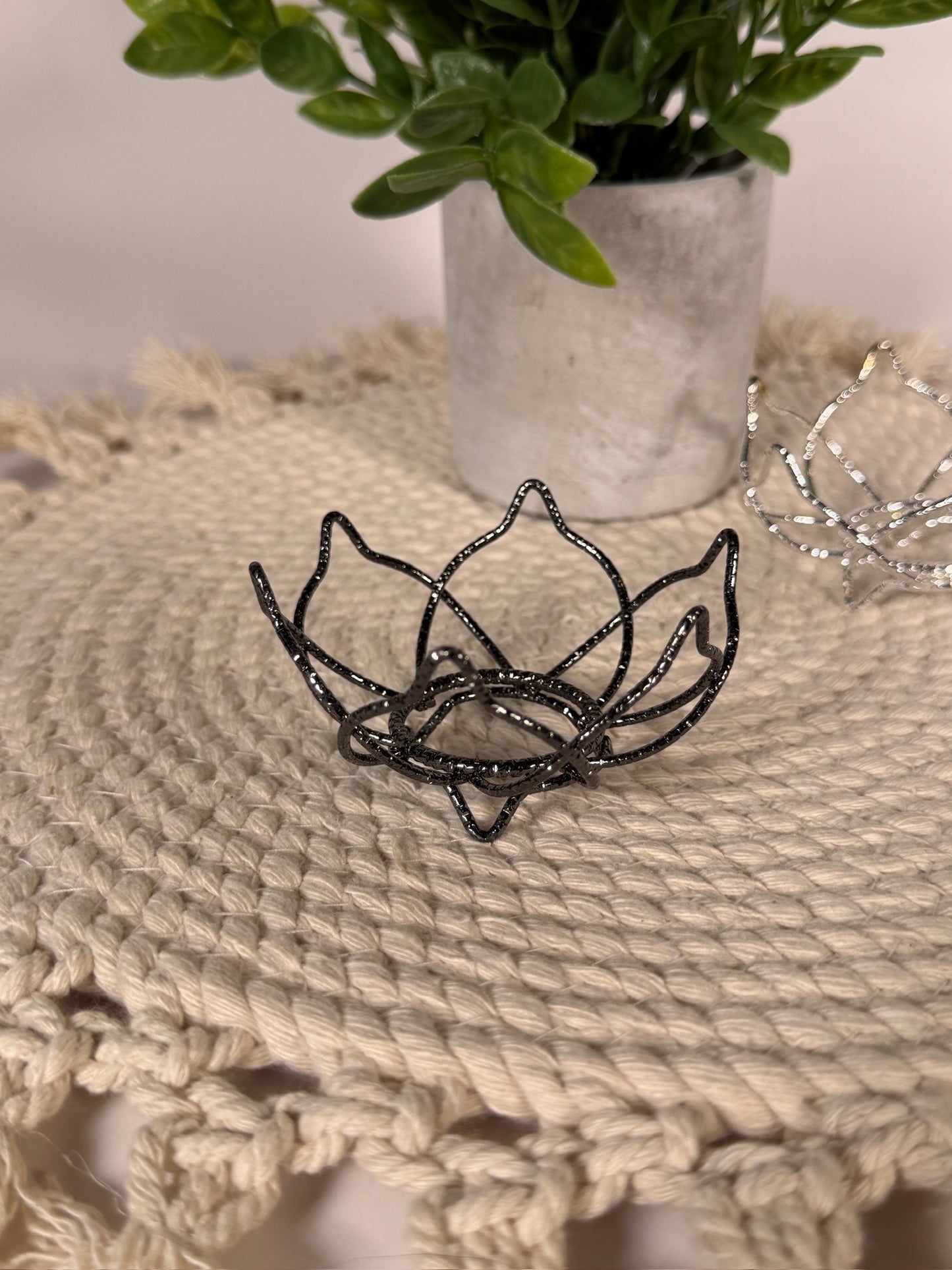 Lotus sphere stand